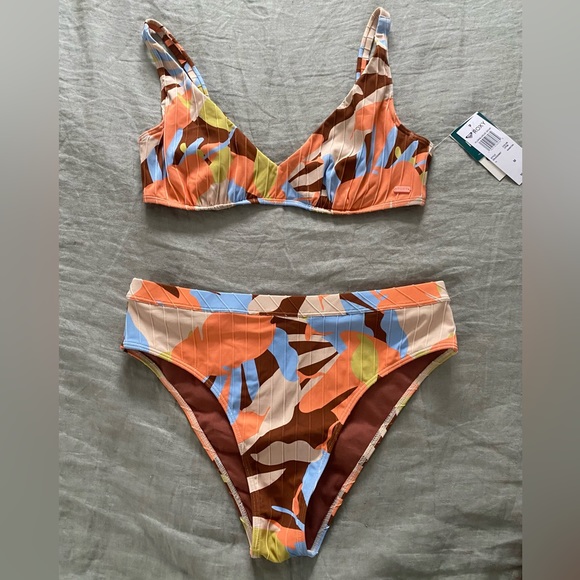 Roxy Floradelic bikini (M top L bottom) - Picture 3 of 6